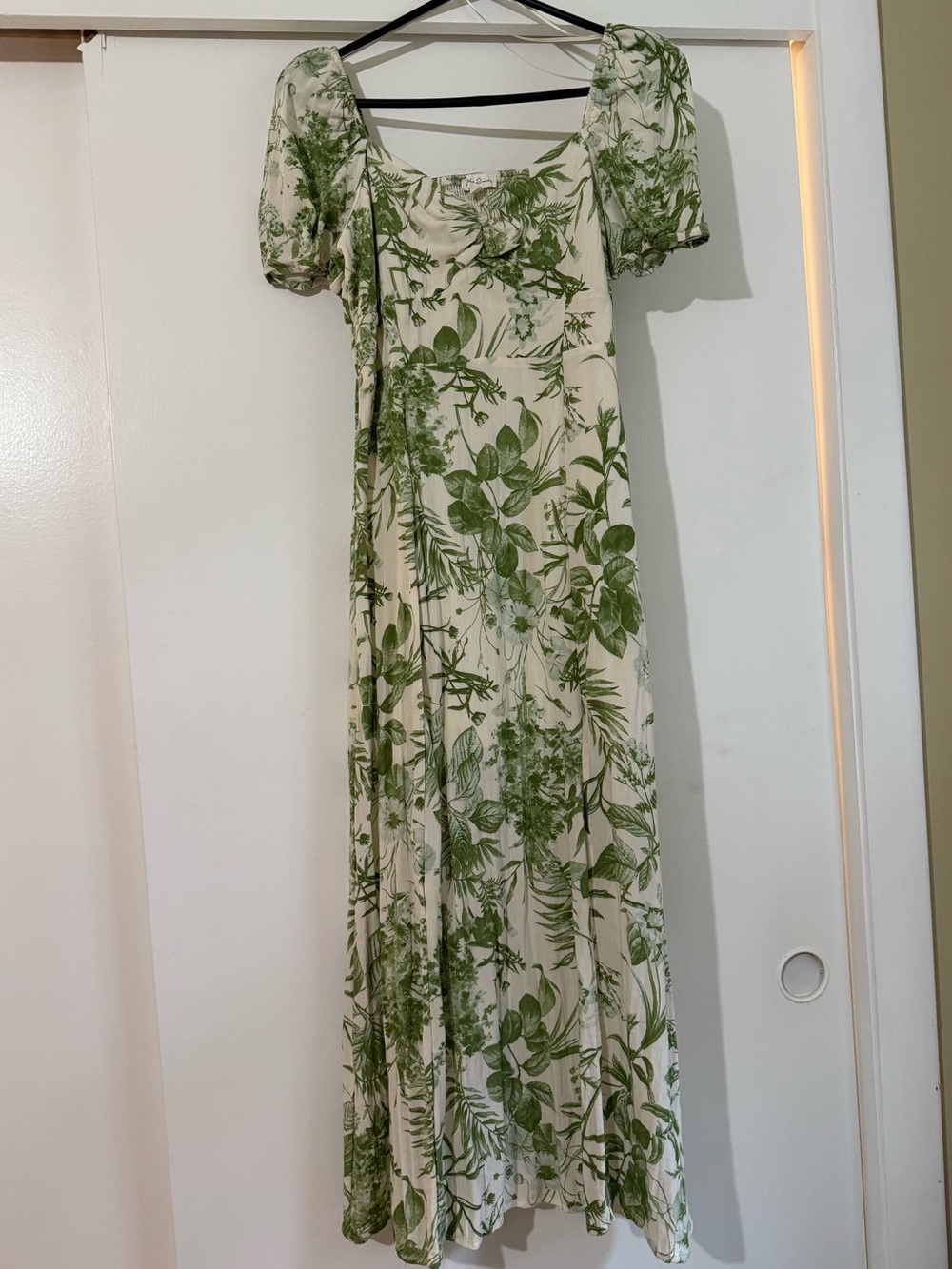 Green Leaf Print Puff-Sleeve Midi Dress